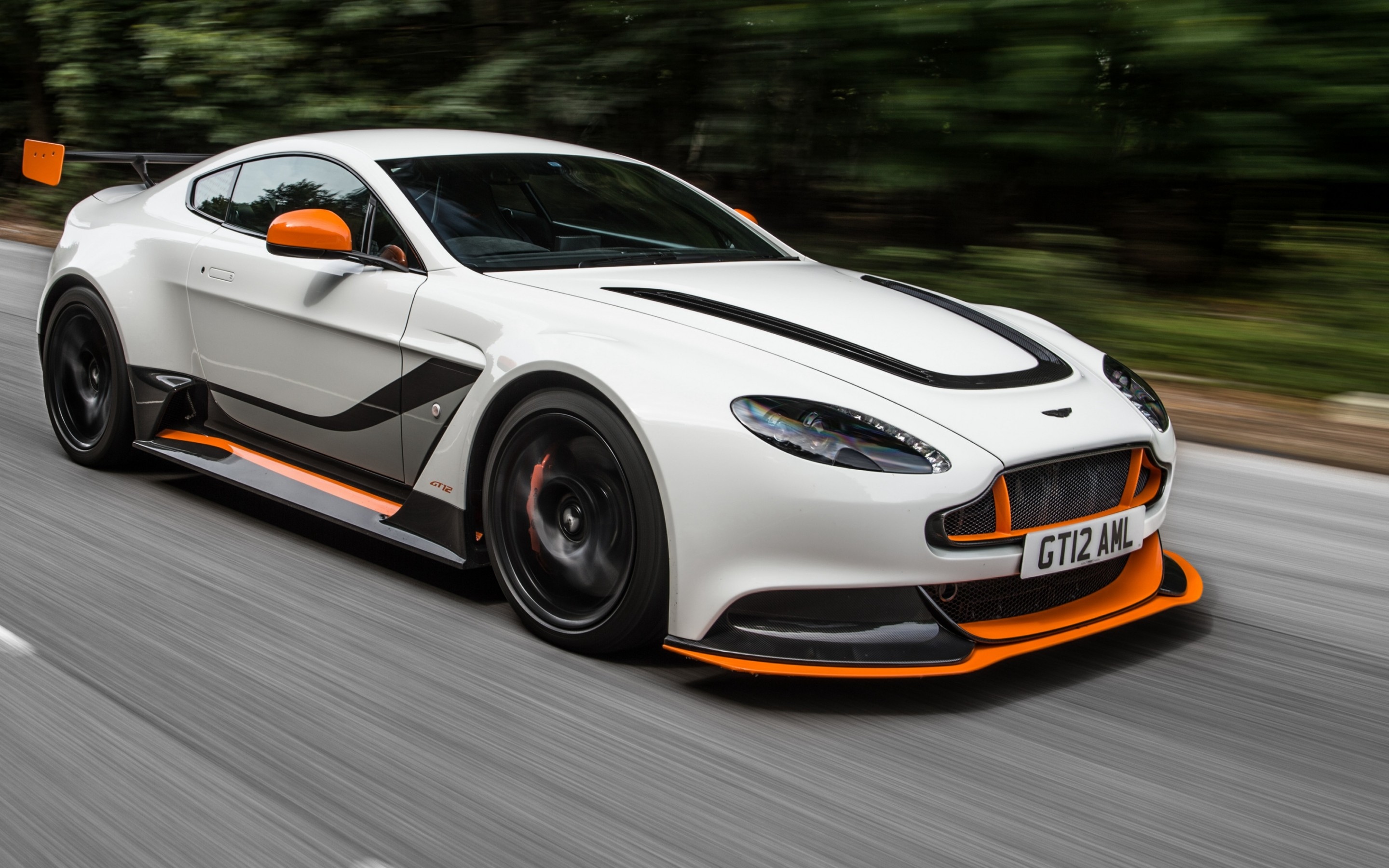 包含阿斯顿马丁完胜梅赛德斯，塞恩斯刷新纪录的词条