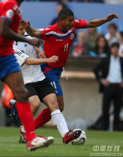 德国鏖战西班牙,戈麦斯点燃赛场 德国鏖战西班牙,戈麦斯点燃赛场