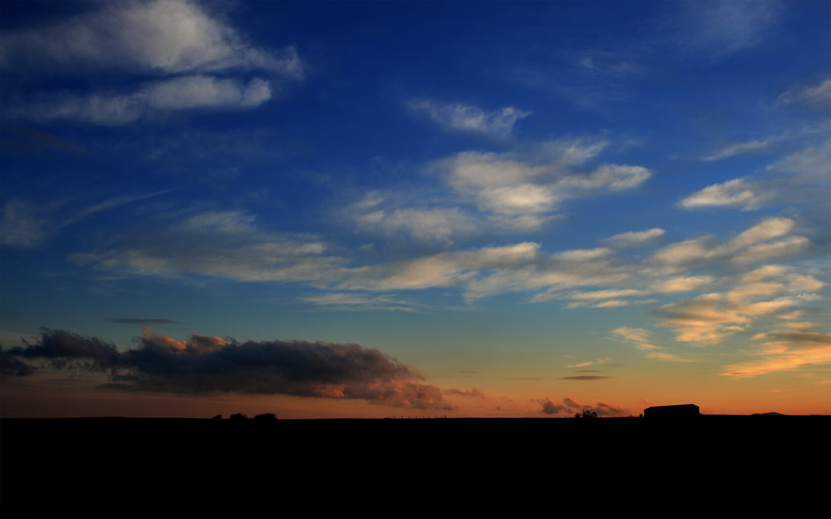 防守的艺术与国家的荣耀，库尔图瓦锁死对手与伊拉克制霸爱尔兰的启示
